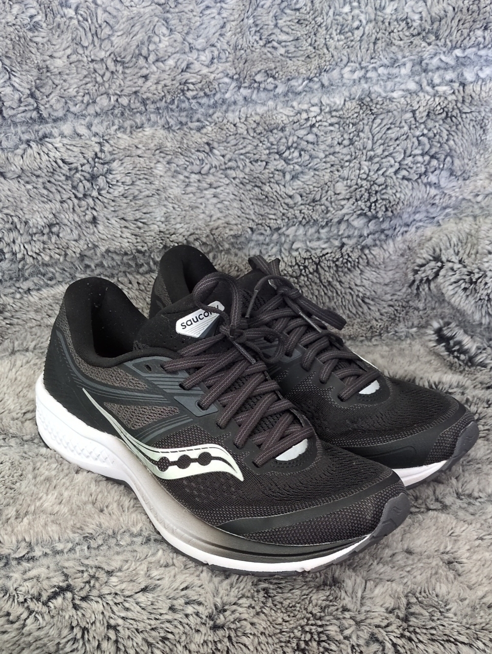 Saucony Women’s Omni 19 Running Shoes Sz 7.5